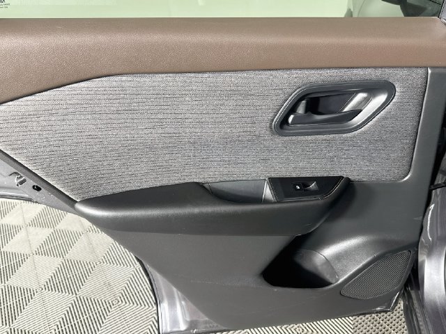 Used 2023 Nissan Rogue S FWD image 23