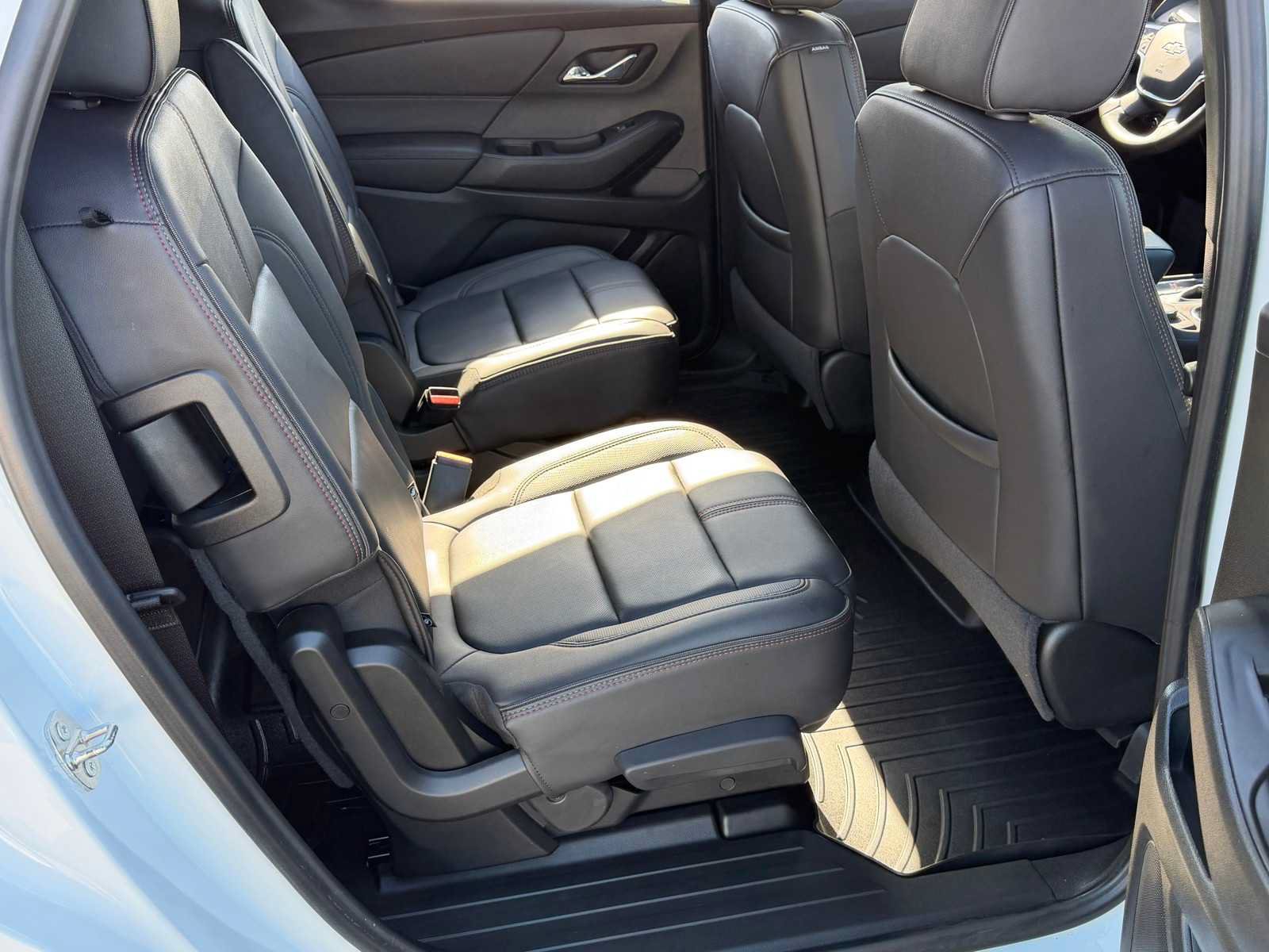 Used 2023 Chevrolet Traverse RS AWD/4WD image 31