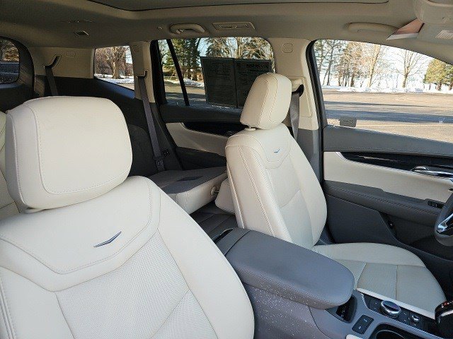 Used 2024 Cadillac XT6 Premium Luxury w/ Technology Package image 12