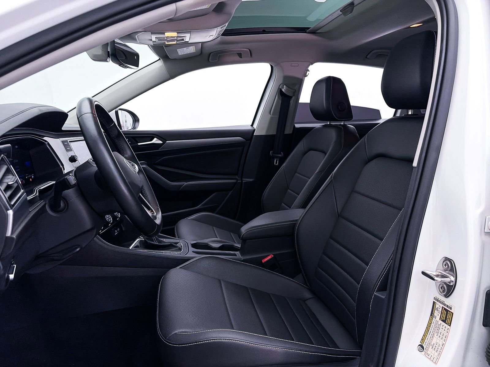 Used 2023 Volkswagen Jetta SE w/ Panoramic Sunroof Package FWD image 17