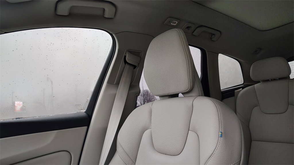 Used 2023 Volvo XC60 B5 Plus w/ Climate Package image 22
