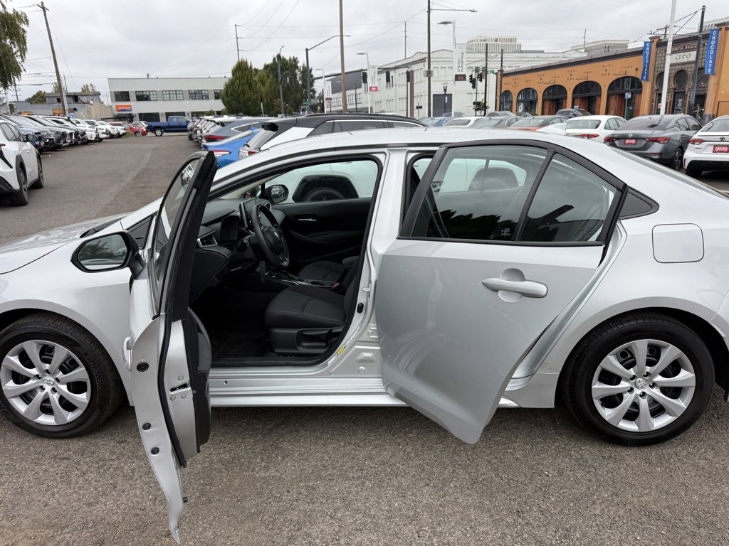 Used 2021 Toyota Corolla LE image 24