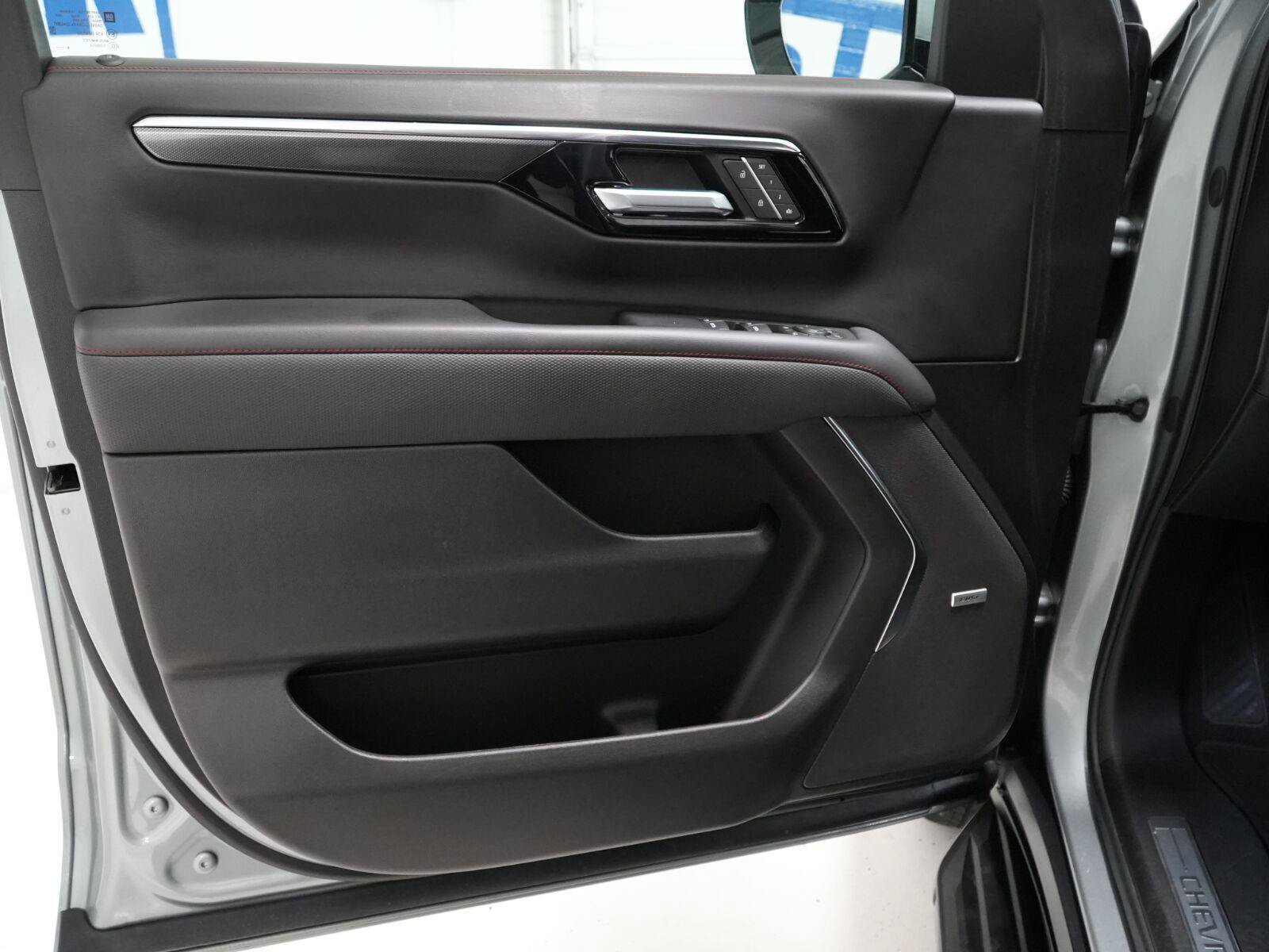 Used 2025 Chevrolet Tahoe RST w/ Comfort Package RWD image 5