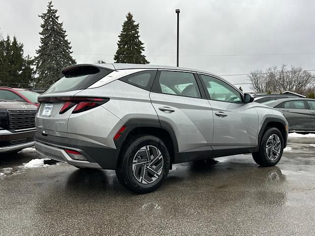 Used 2026 Hyundai Tucson Blue SE w/ Tow & Go Package image 4