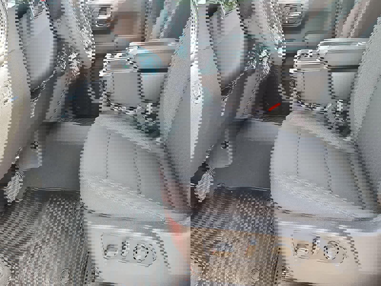 Used 2025 Chevrolet Silverado 1500 Custom image 17