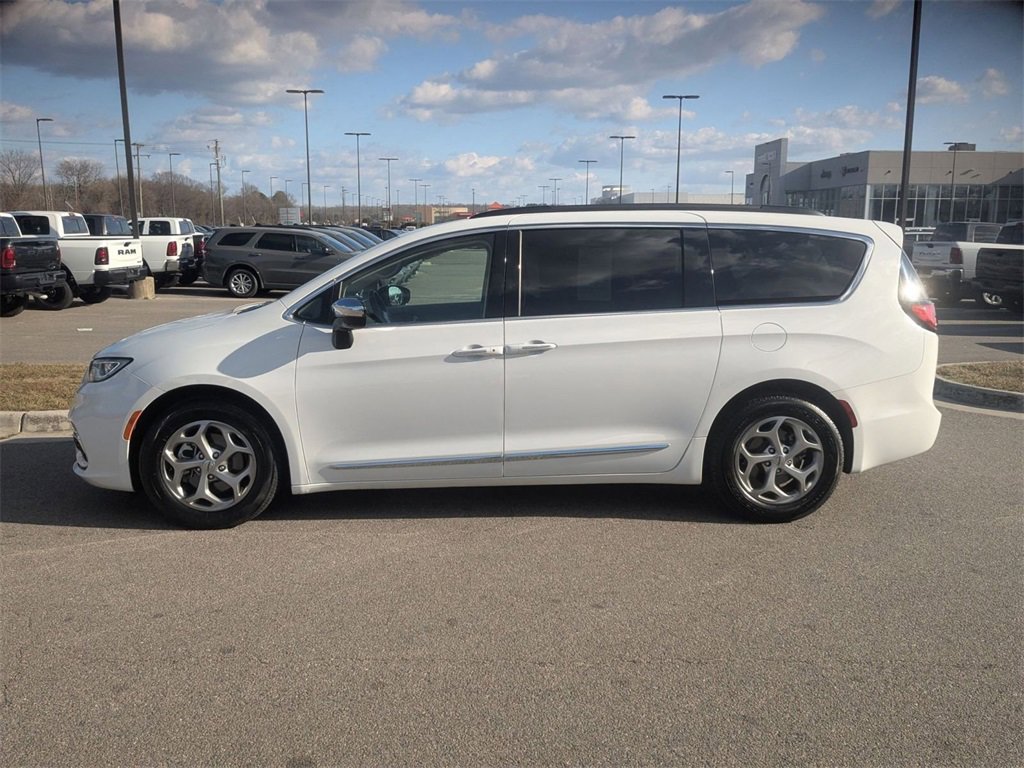 Used 2023 Chrysler Pacifica Limited video 2