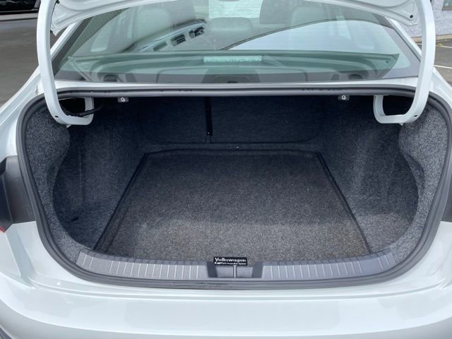 Used 2023 Volkswagen Jetta SE w/ Panoramic Sunroof Package FWD image 29