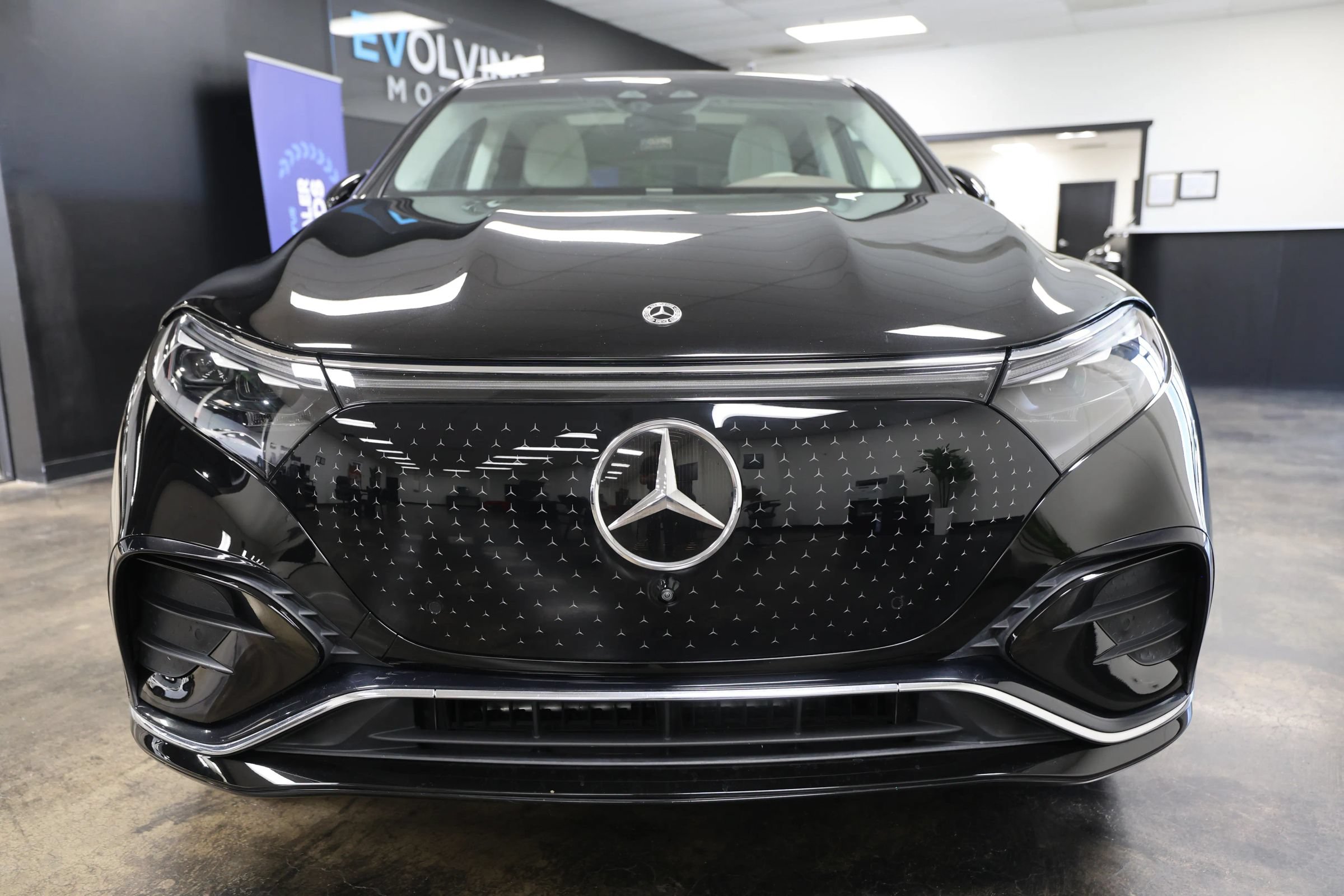 Used 2023 Mercedes-Benz EQS 580 4MATIC SUV image 4