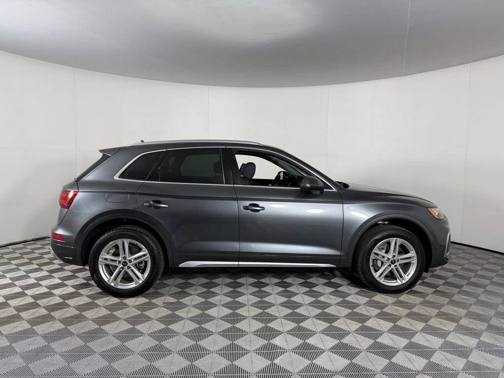 Used 2024 Audi Q5 e Premium Plus w/ Premium Plus Package image 3