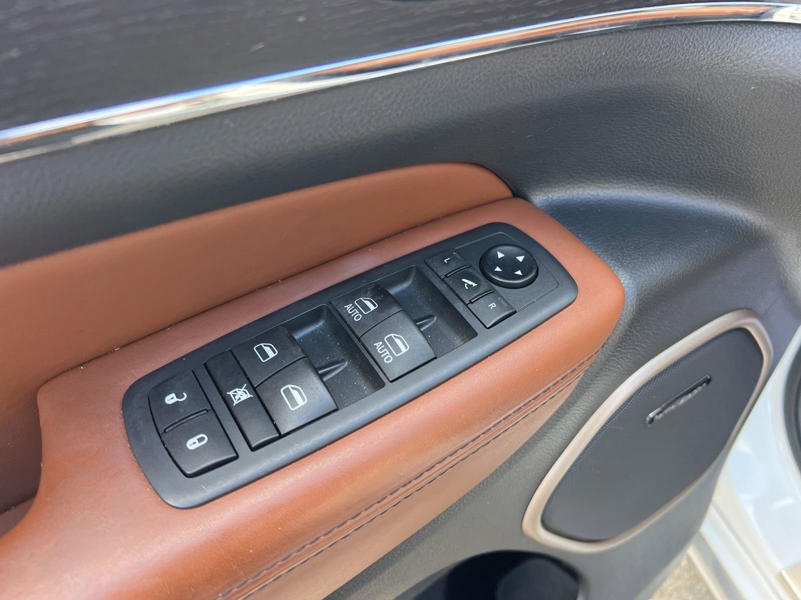 Used 2017 Jeep Grand Cherokee Summit w/ Platinum Series Group image 28