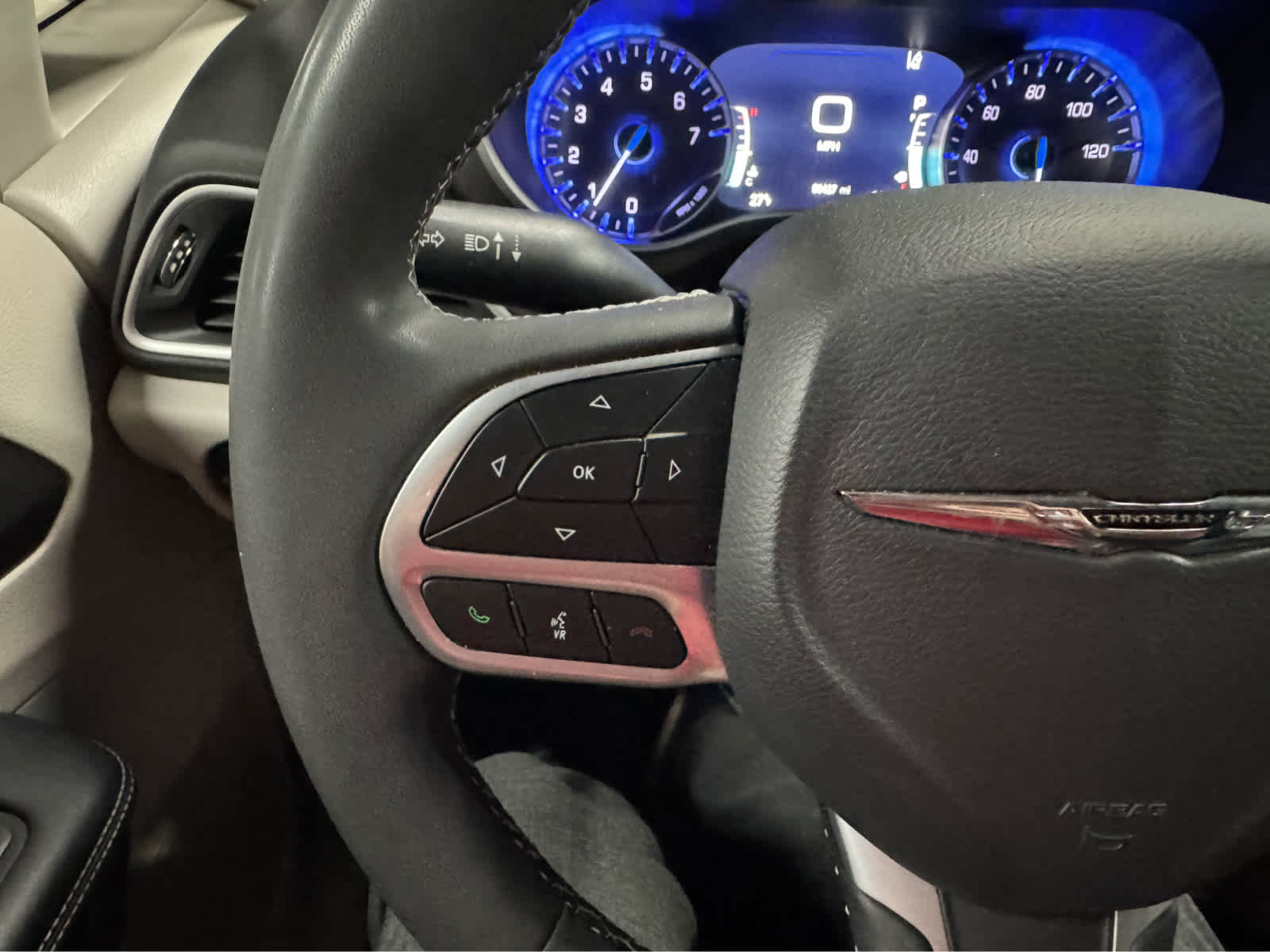 Used 2024 Chrysler Pacifica Touring-L image 21