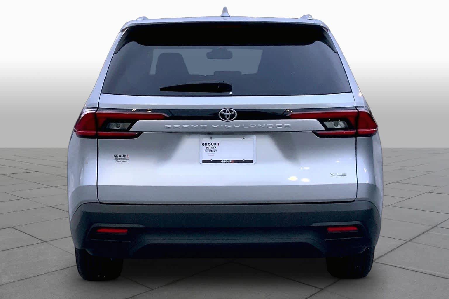 Used 2025 Toyota Grand Highlander FWD image 5