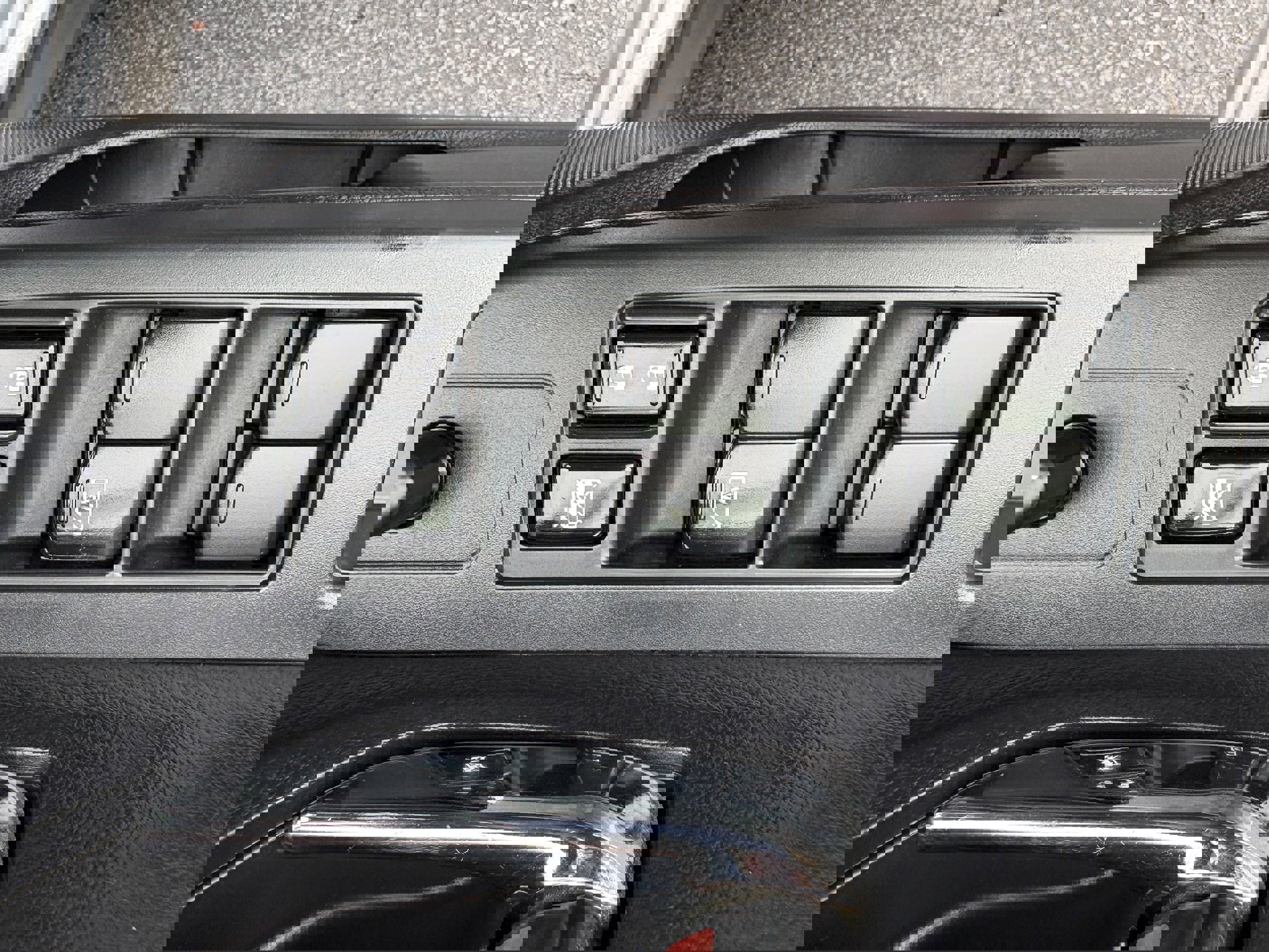 Used 2013 Subaru Crosstrek 2.0i Limited image 32