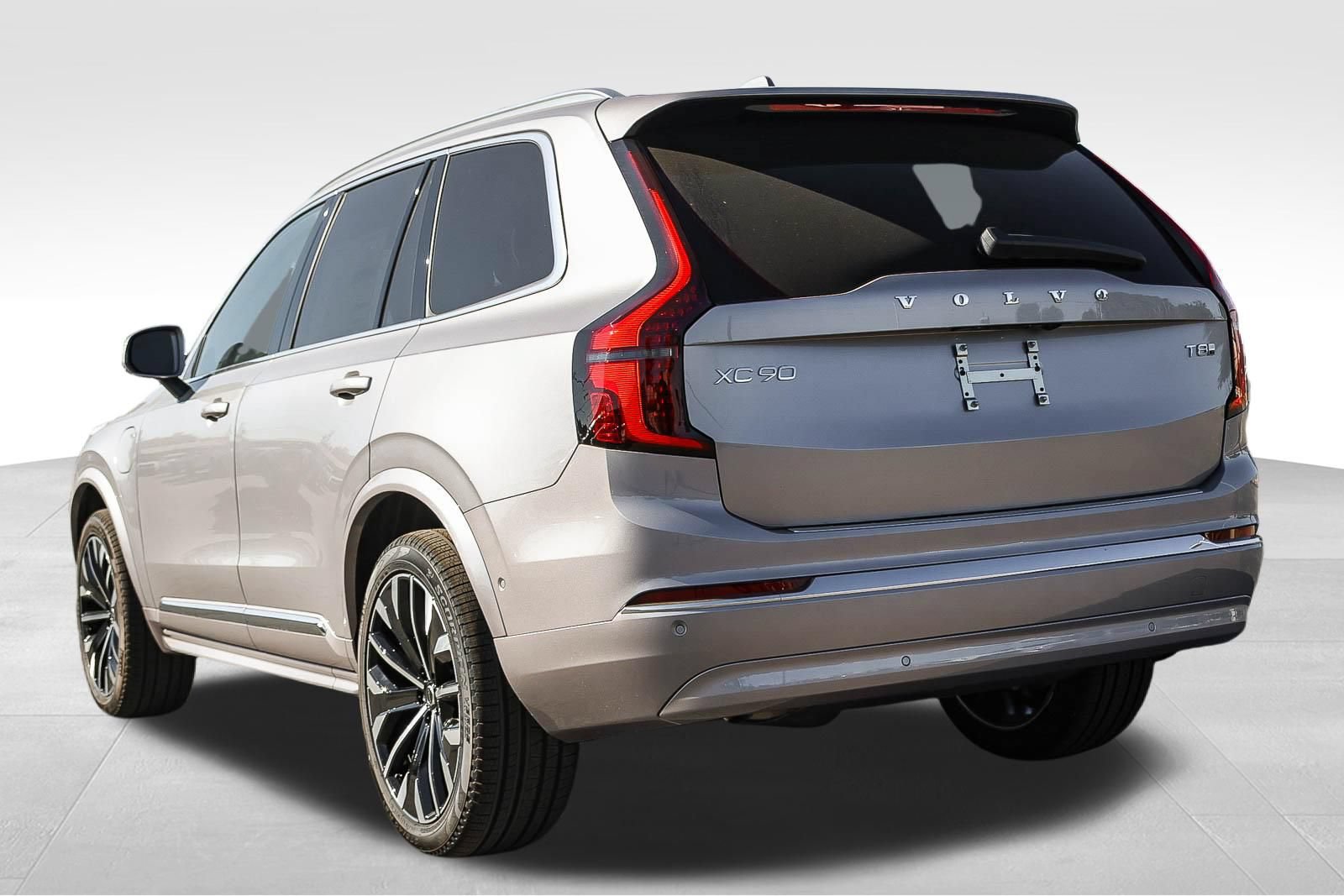New 2026 Volvo XC90 T8 Plus w/ Protection Package AWD/4WD image 7