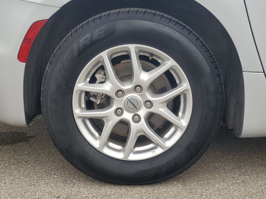 Used 2024 Chrysler Pacifica Touring-L FWD image 5