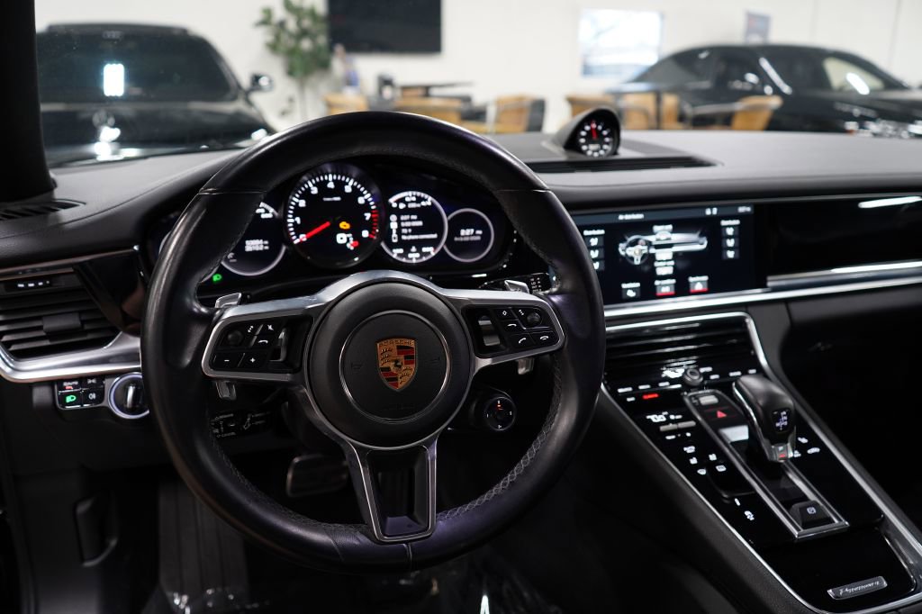 Used 2018 Porsche Panamera 4S AWD/4WD image 27