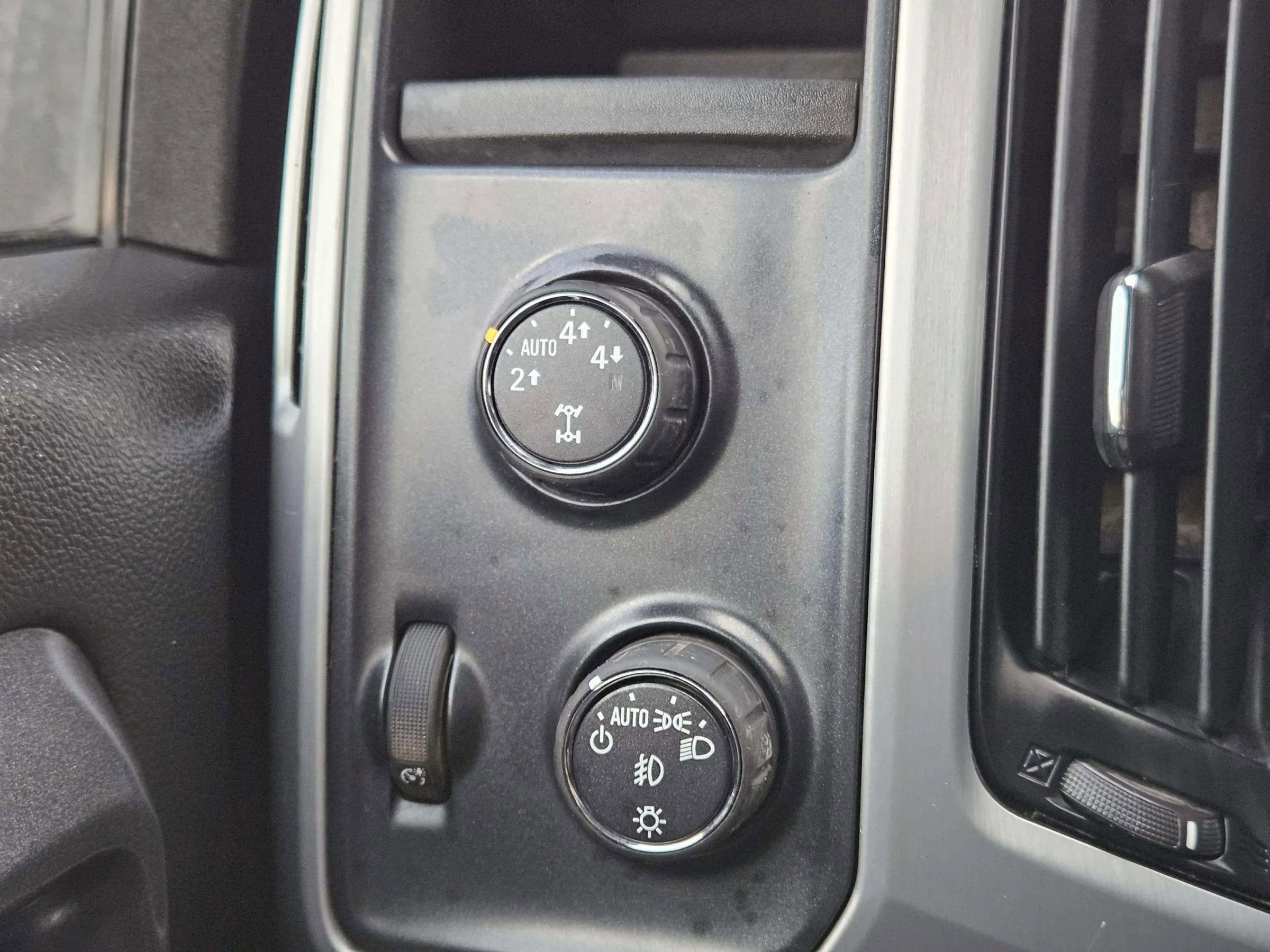 Used 2015 GMC Sierra 1500 SLE w/ SLE Value Package image 29