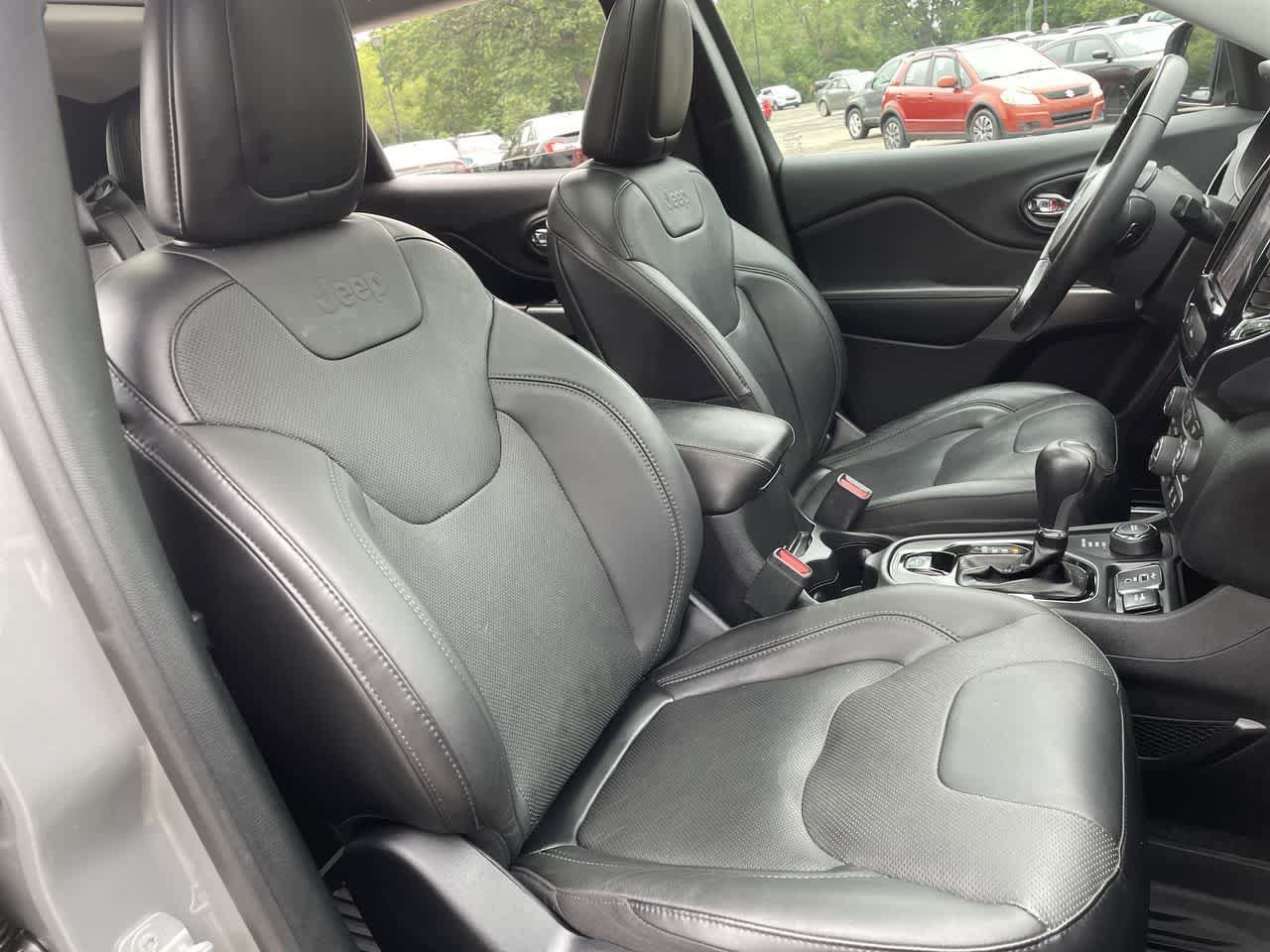Used 2019 Jeep Cherokee Limited AWD/4WD image 14