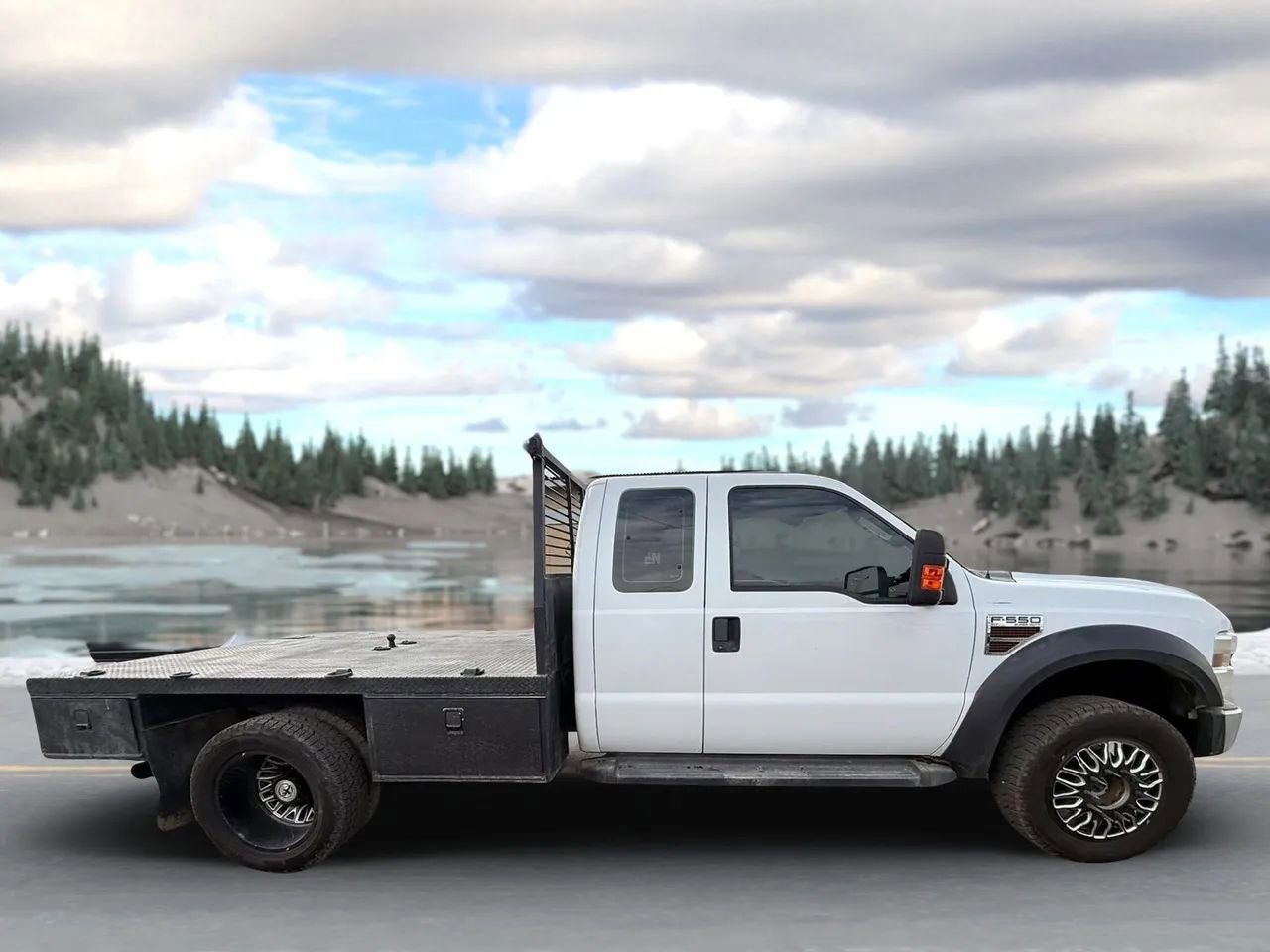 Used 2008 Ford F550 4x4 Super Cab Super Duty image 2