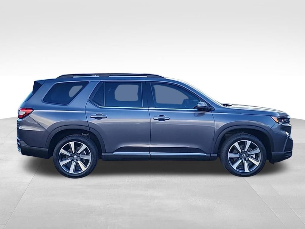 Used 2023 Honda Pilot Touring image 4