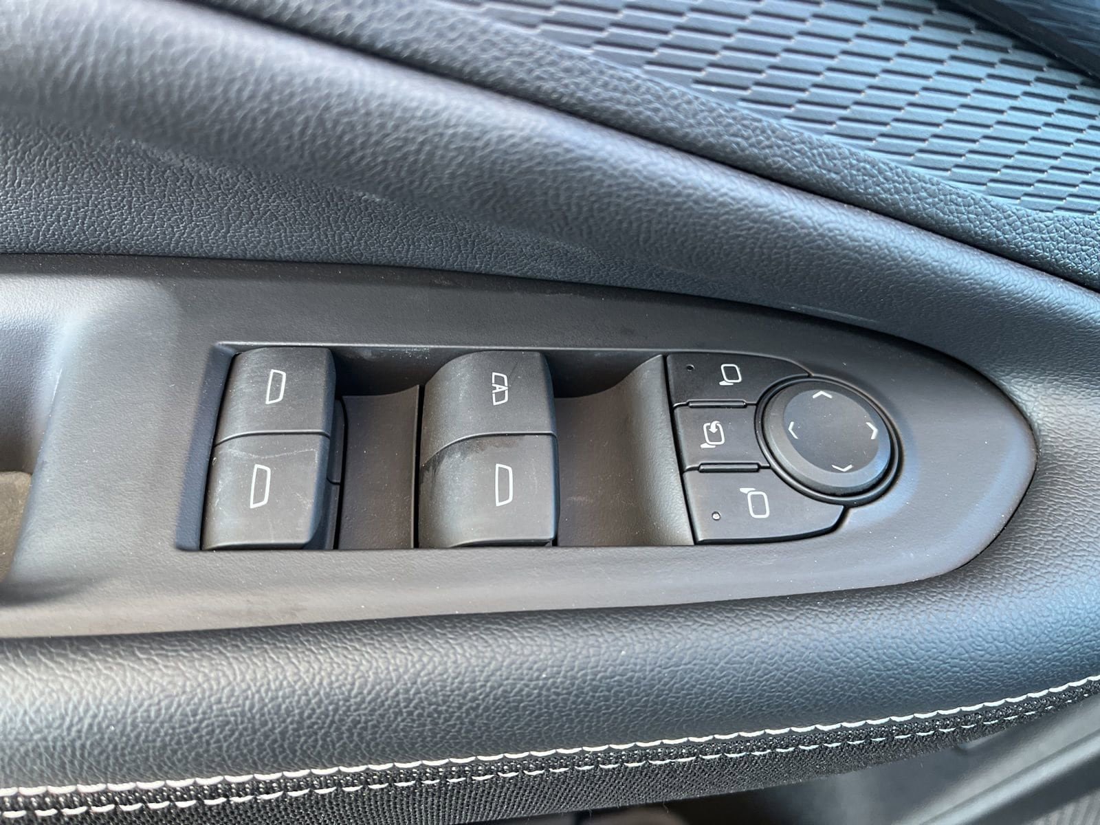 New 2024 Chevrolet Blazer EV LT AWD/4WD image 39