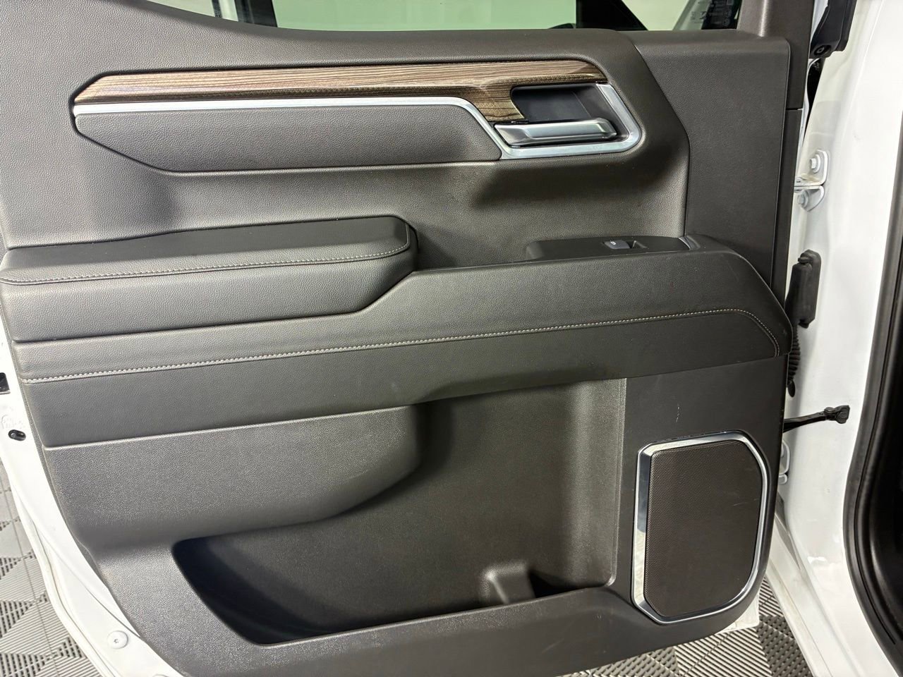 Used 2025 Chevrolet Silverado 1500 LT image 21