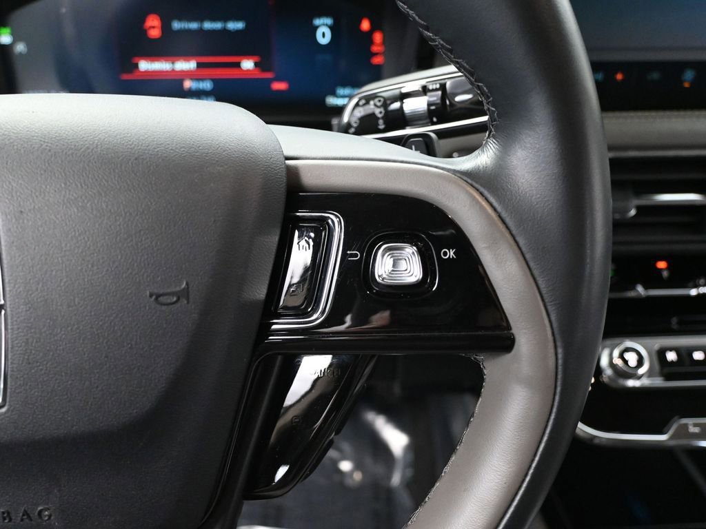 Used 2023 Lincoln Corsair Reserve image 28
