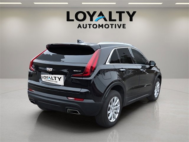 Used 2022 Cadillac XT4 Luxury w/ Cold Weather Package image 5