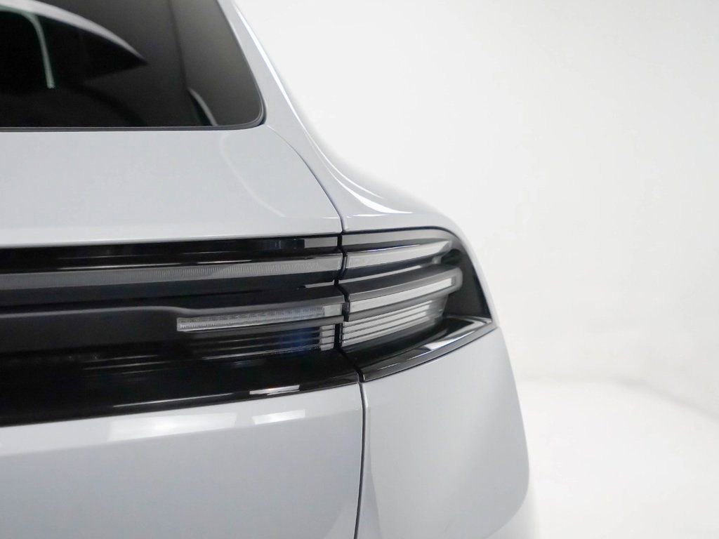 Certified 2025 Porsche Macan 4S Electric image 12