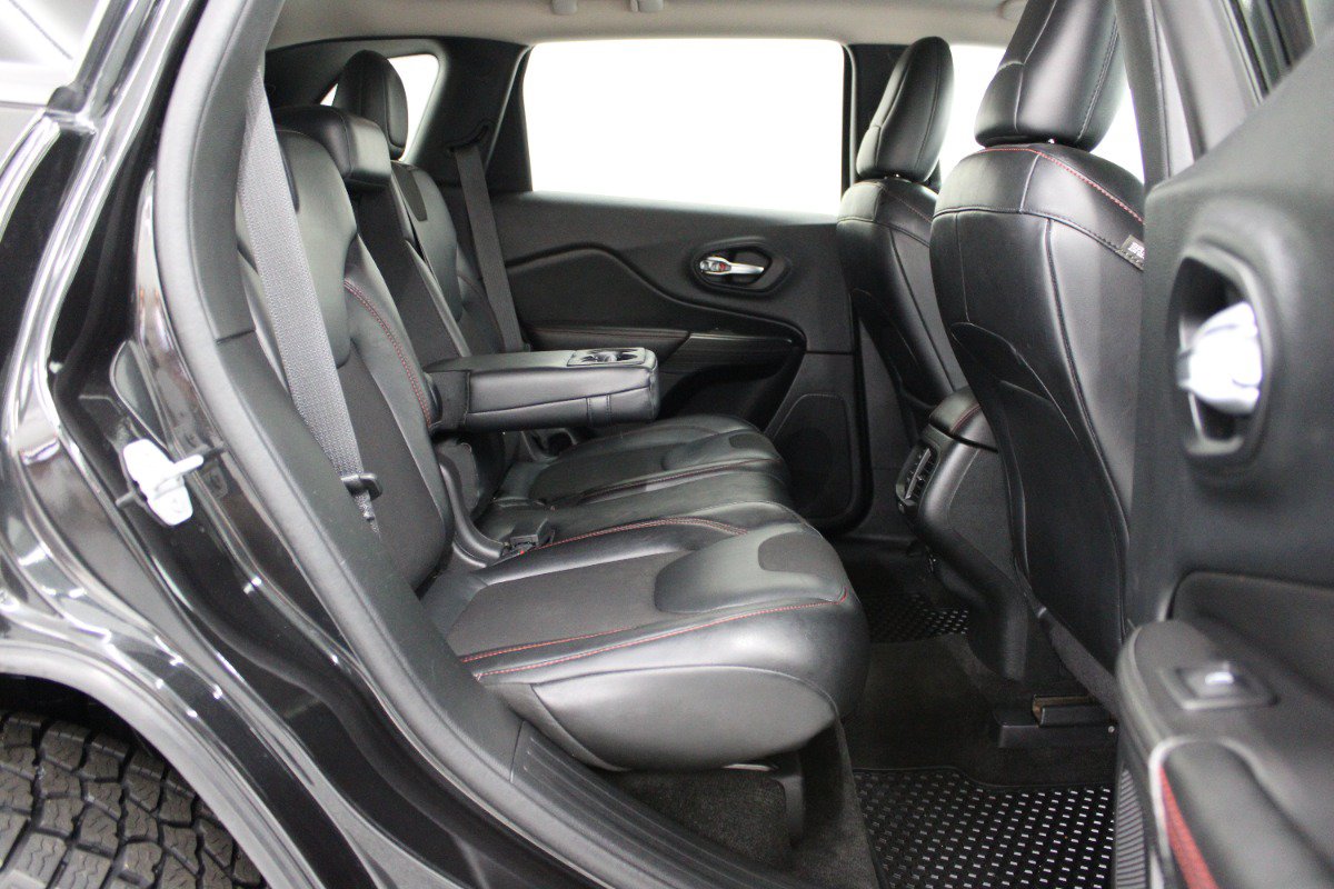 Used 2015 Jeep Cherokee Trailhawk AWD/4WD image 11