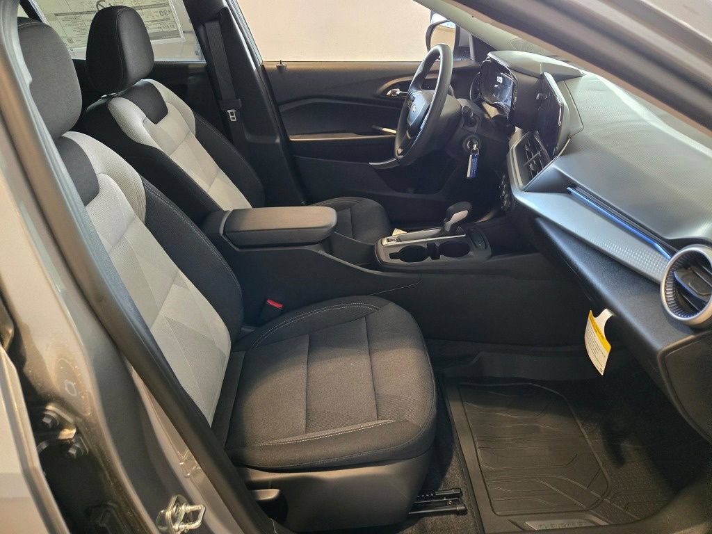 New 2026 Chevrolet Trax LS w/ LS Convenience Package FWD image 5