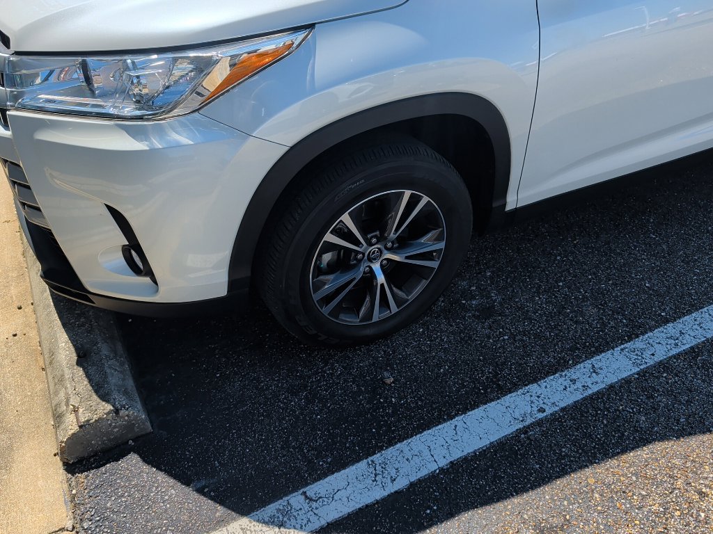 Used 2019 Toyota Highlander Plus FWD image 5