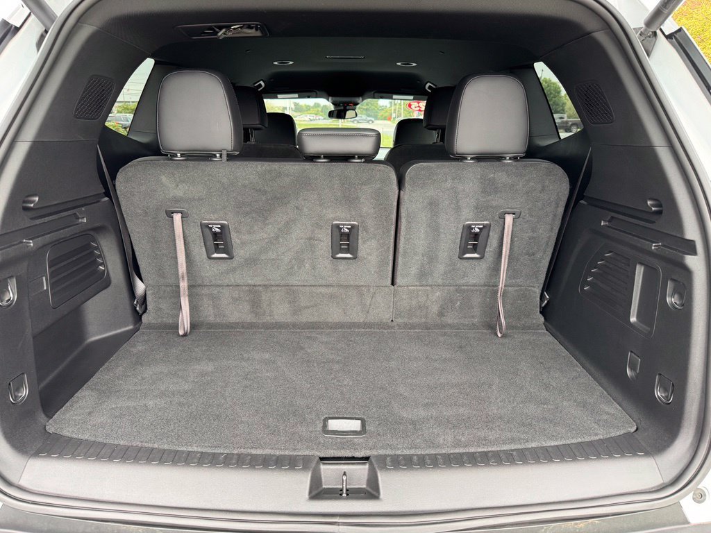 Used 2025 GMC Acadia AT4 w/ LPO, Floor Liner Package AWD/4WD image 32