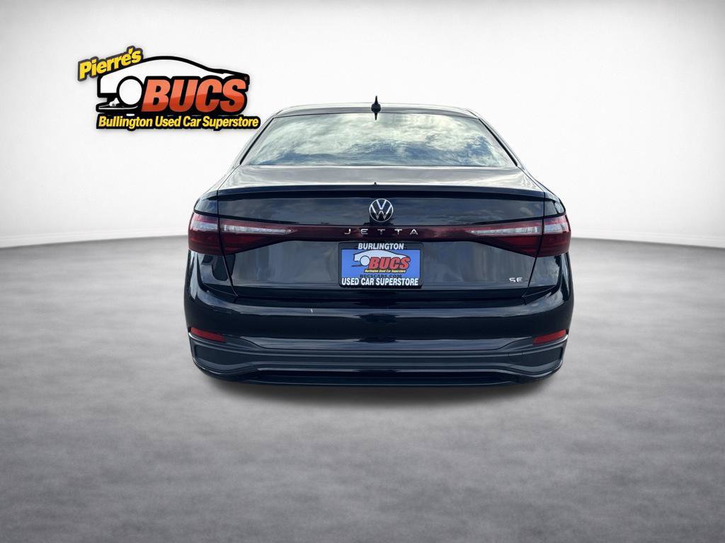 Used 2025 Volkswagen Jetta SE FWD image 4