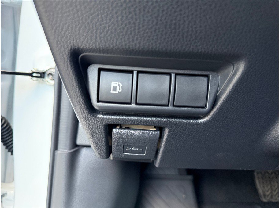 Used 2023 Toyota Prius LE image 31