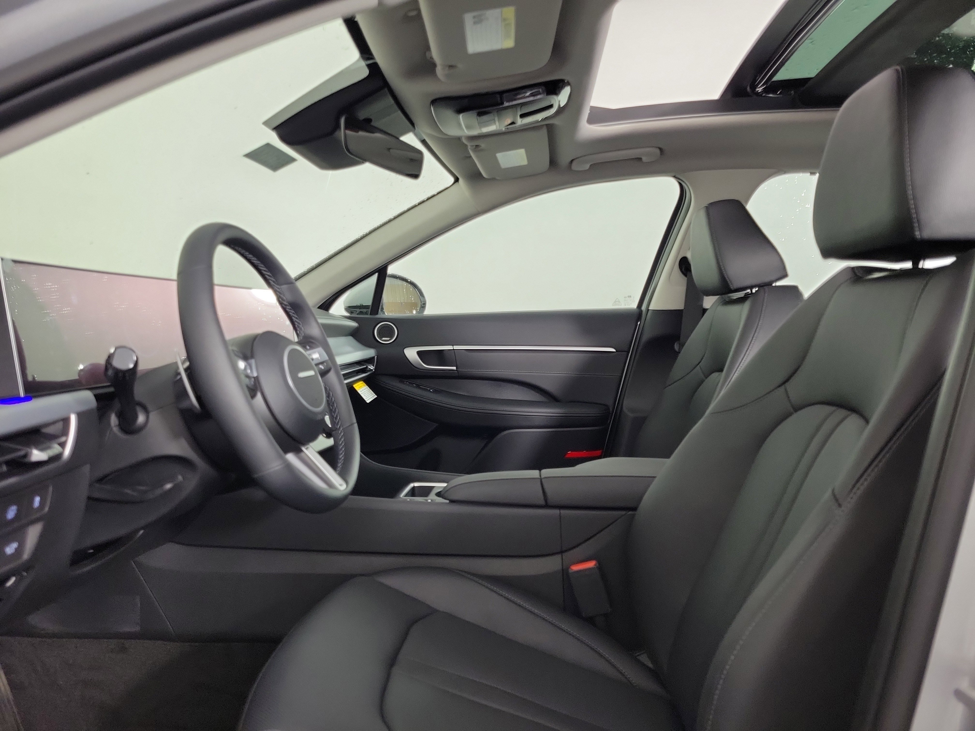 New 2025 Hyundai Sonata Limited image 24