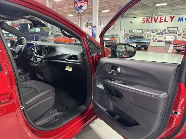 New 2026 Chrysler Pacifica Select image 37