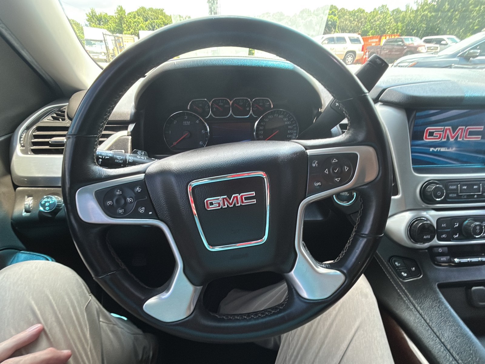 Used 2017 GMC Yukon SLT AWD/4WD image 15
