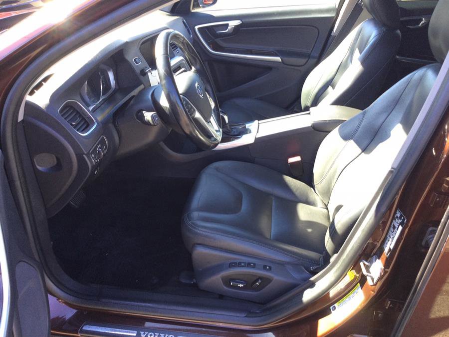 Used 2017 Volvo V60 T5 Cross Country w/ Climate Package image 18