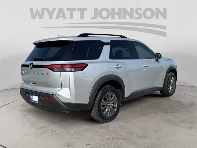 Used 2024 Nissan Pathfinder SV FWD image 5