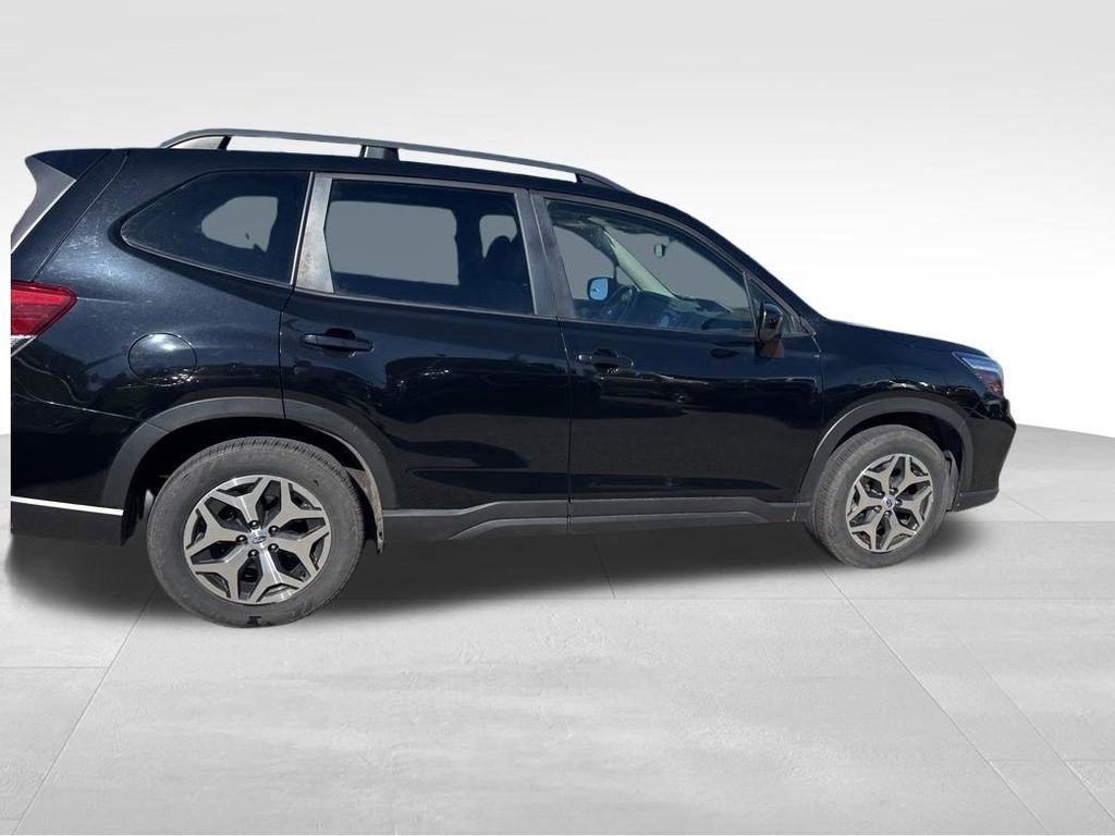 Used 2021 Subaru Forester Premium image 31