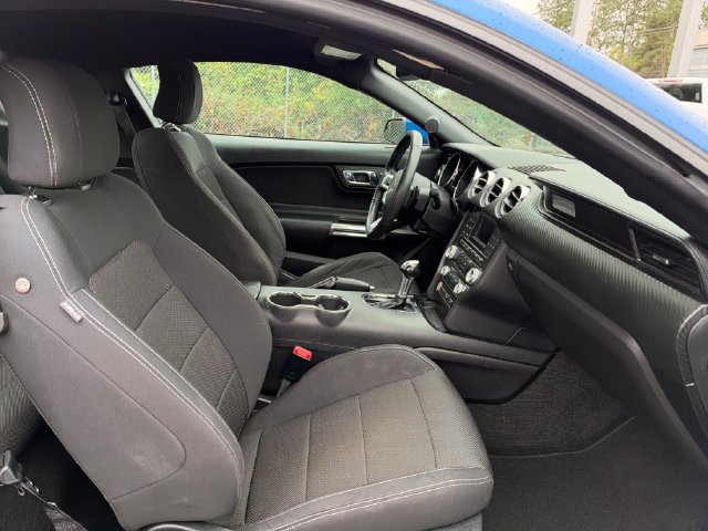 Used 2017 Ford Mustang Coupe RWD image 9