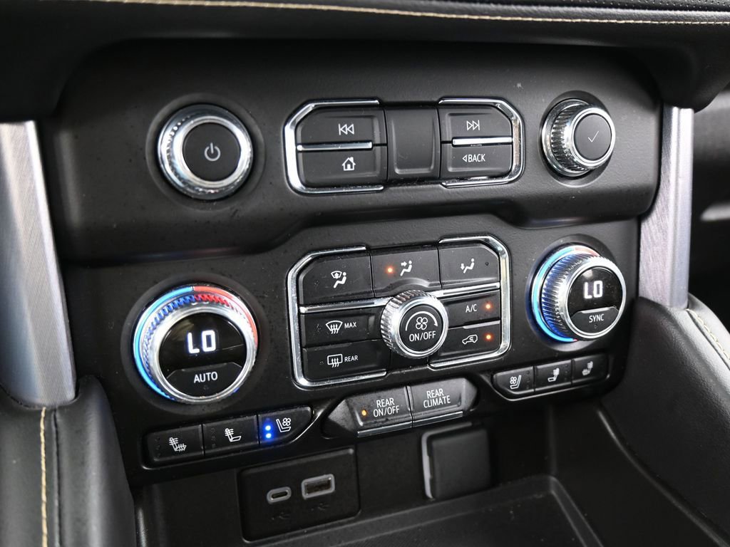 Used 2024 GMC Yukon SLT w/ SLT Luxury Package image 29