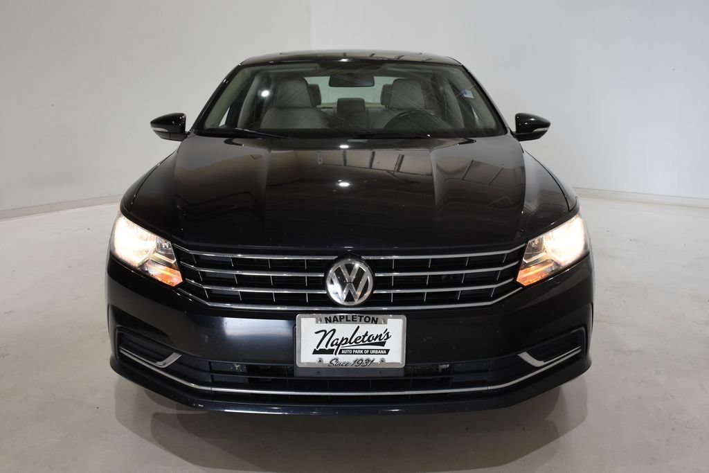 Used 2017 Volkswagen Passat 1.8T SE FWD image 2