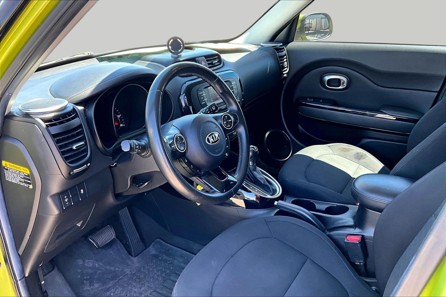Used 2015 Kia Soul ! FWD image 9