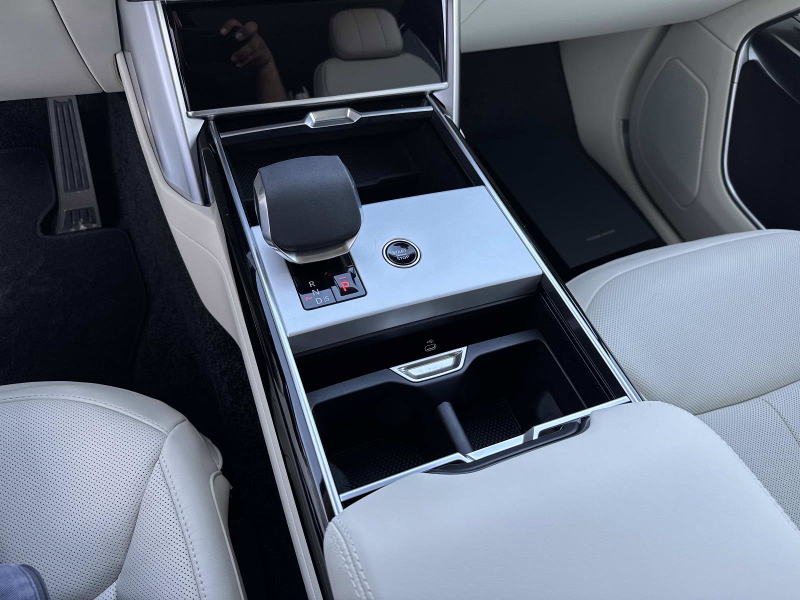 New 2026 Land Rover Range Rover Long Wheelbase SE image 27
