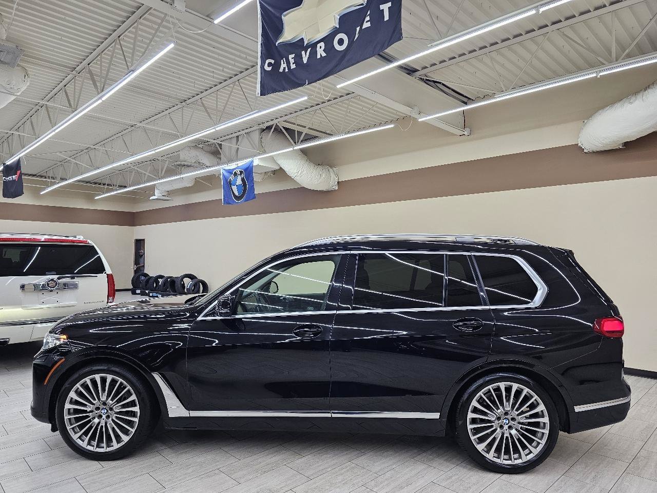 Used 2020 BMW X7 xDrive40i w/ Premium Package AWD/4WD image 9