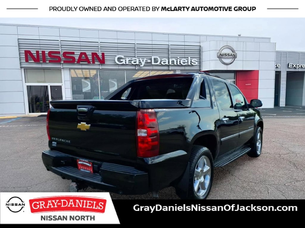 Used 2013 Chevrolet Avalanche LTZ AWD/4WD image 7