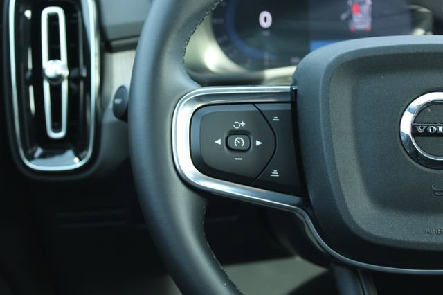 Used 2025 Volvo XC40 B5 Plus AWD/4WD image 25