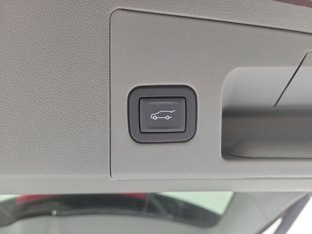 Certified 2023 Cadillac XT5 Premium Luxury w/ Technology Package FWD image 9